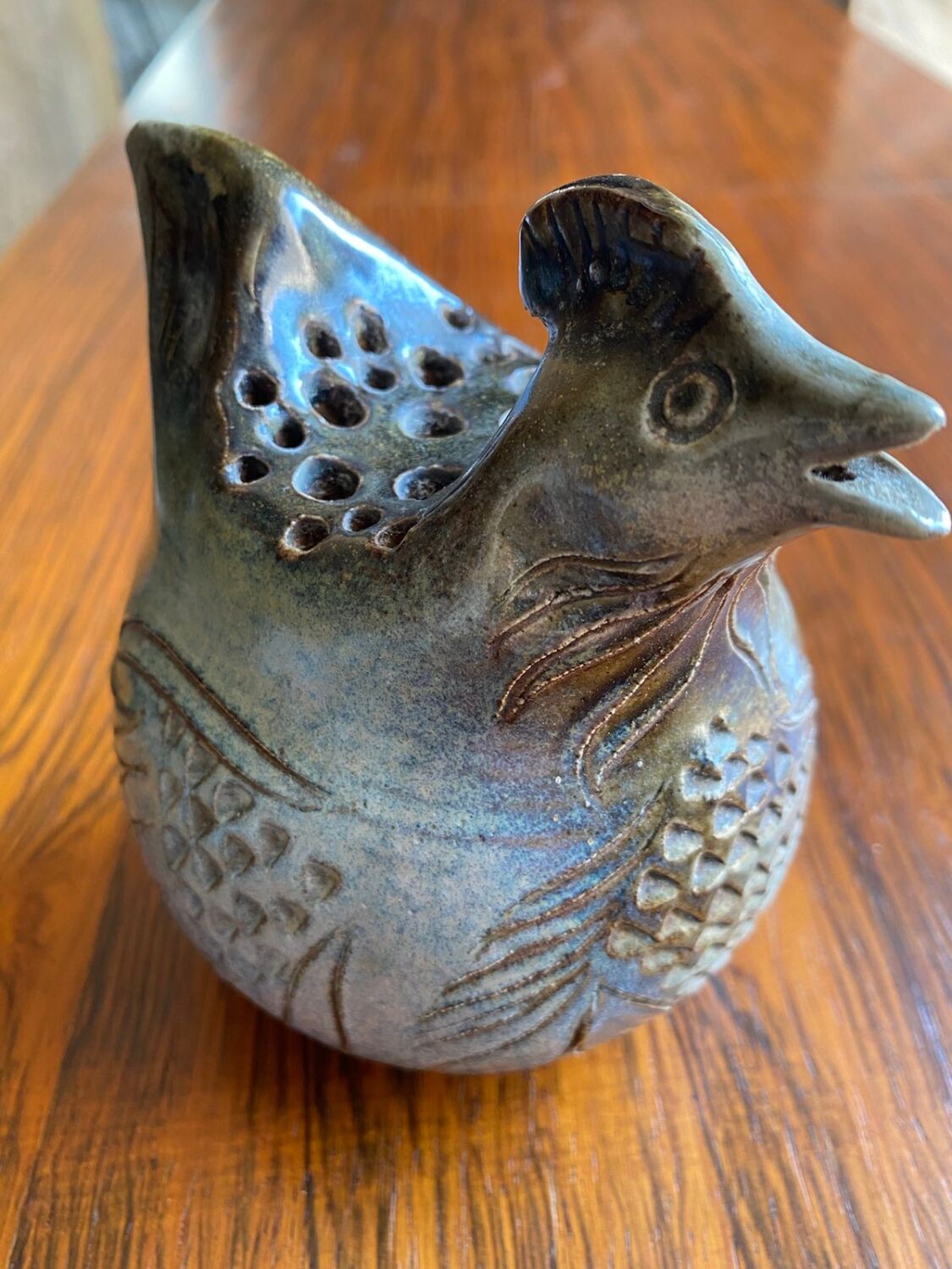 Hen-shaped flower pick