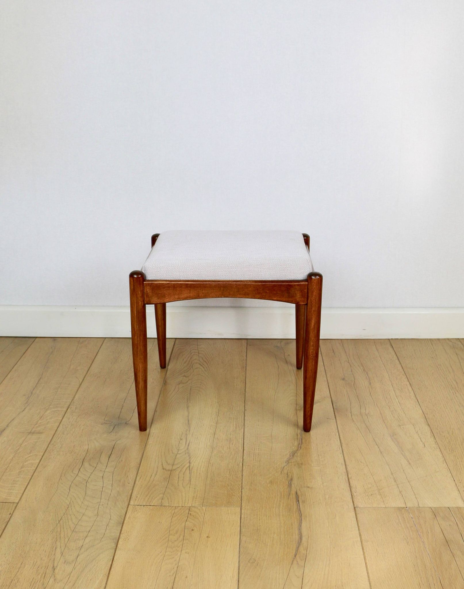 Edmund Homa stool beige-cream seat - structural fabric