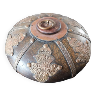 Old round tobacco box, Indian opium