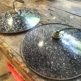 2 enamelled sheet metal suspensions