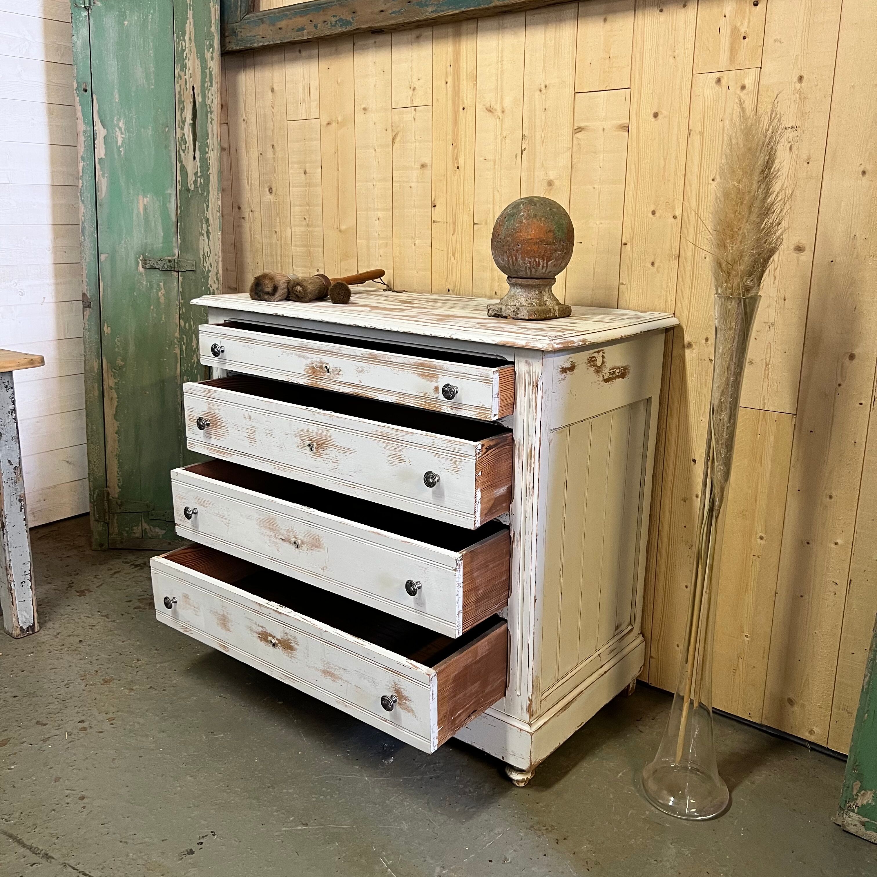 Patinated chest of drawers