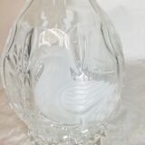 Bouteille en verre sculpté