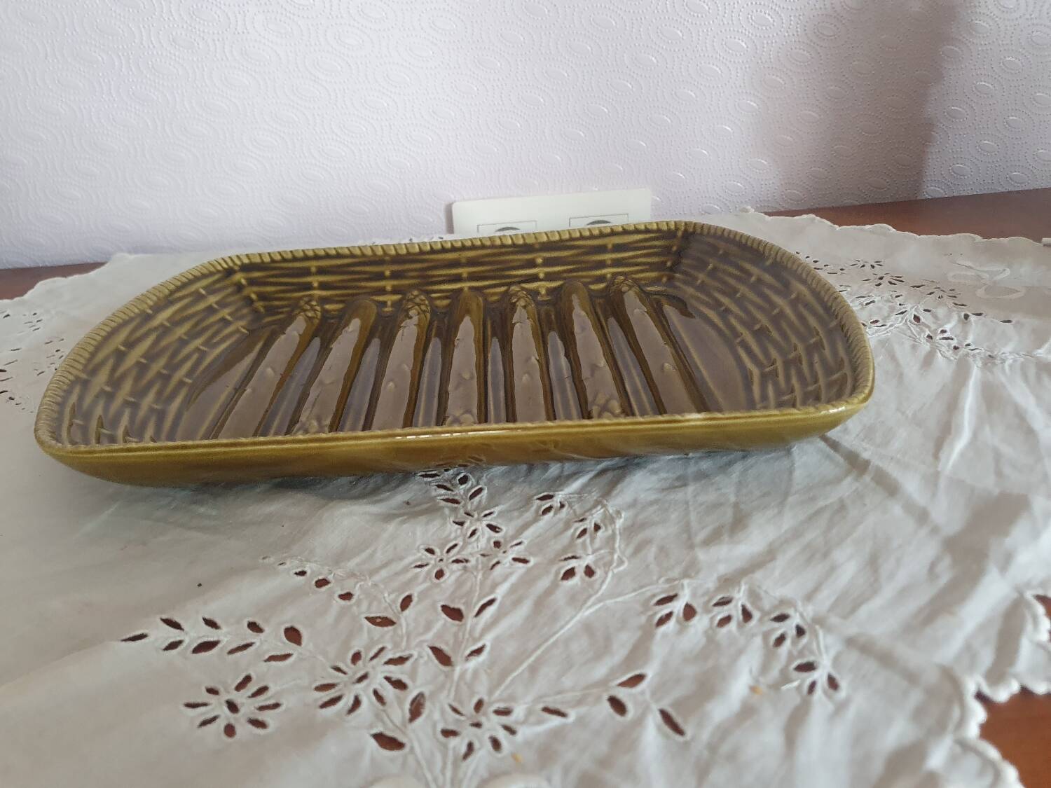 Khaki asparagus dish in vintage Sarregemines France slip