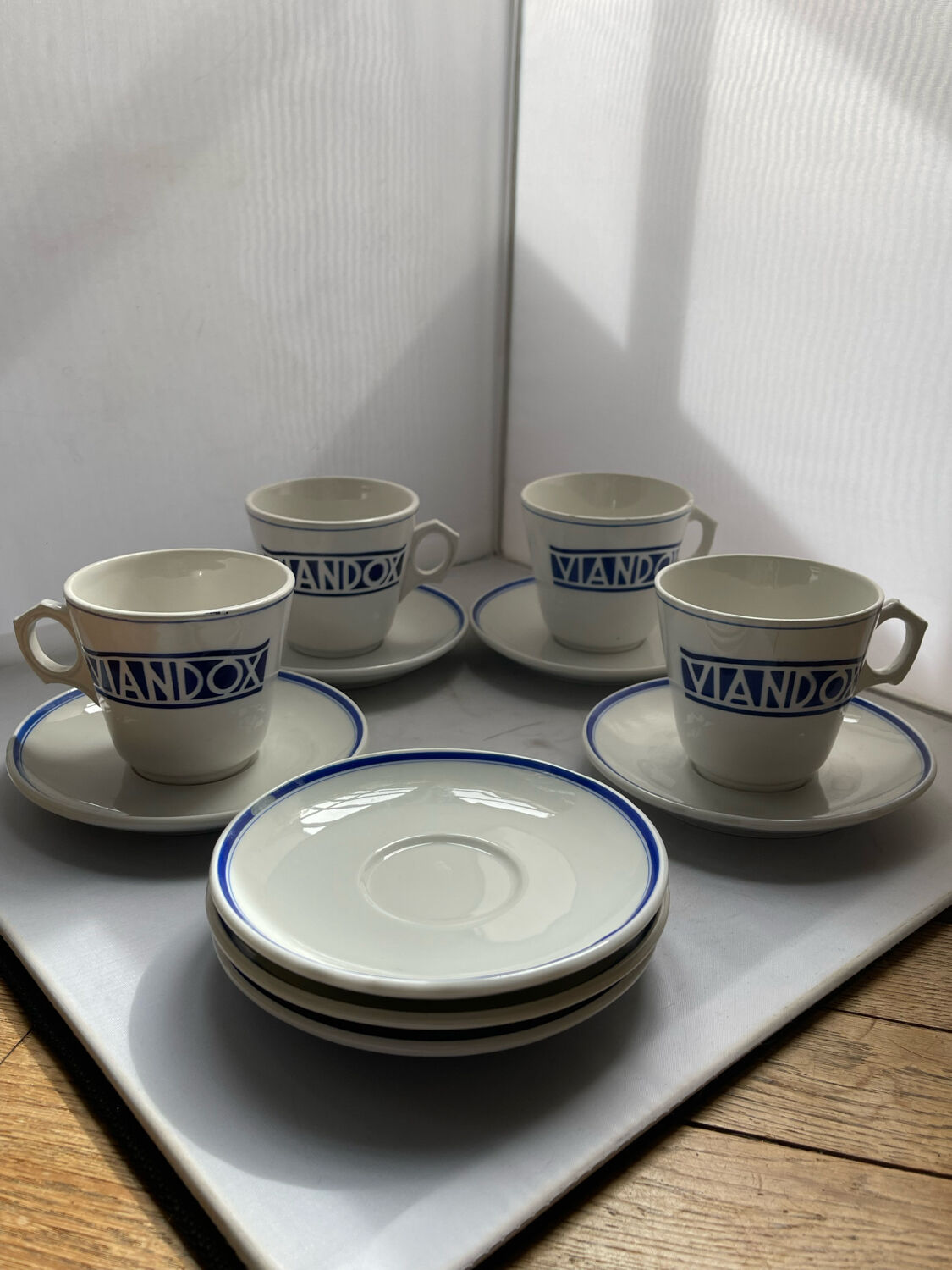 French bistro cups viandox