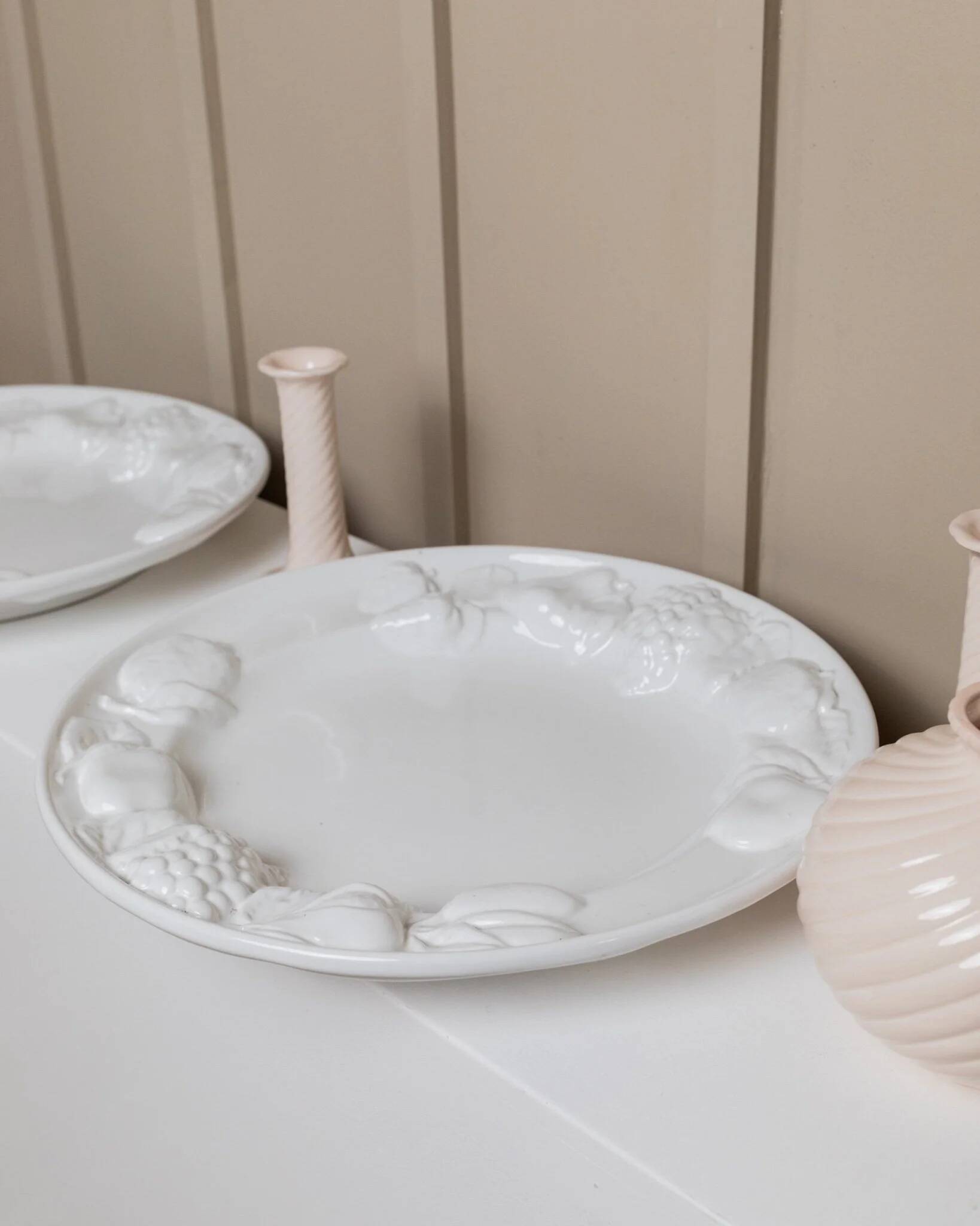 Set of 2 vintage ceramic plates - white glaze, fruit relief - Mid-Century design - Italy 1980s - decorative bowls, wedding decoration, gift
