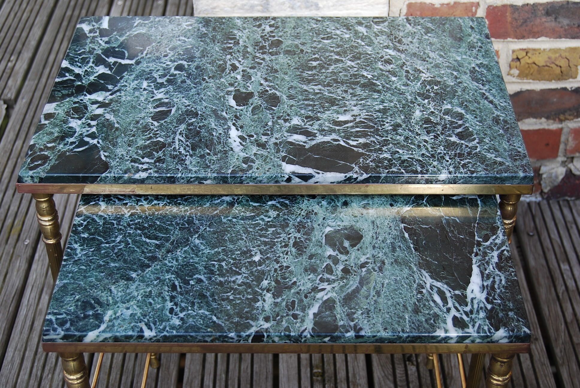 Tables gigognes en marbre vert