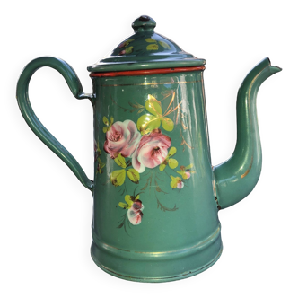 Ancienne petite cafetière en tôle émaillée verte décor floral en relief