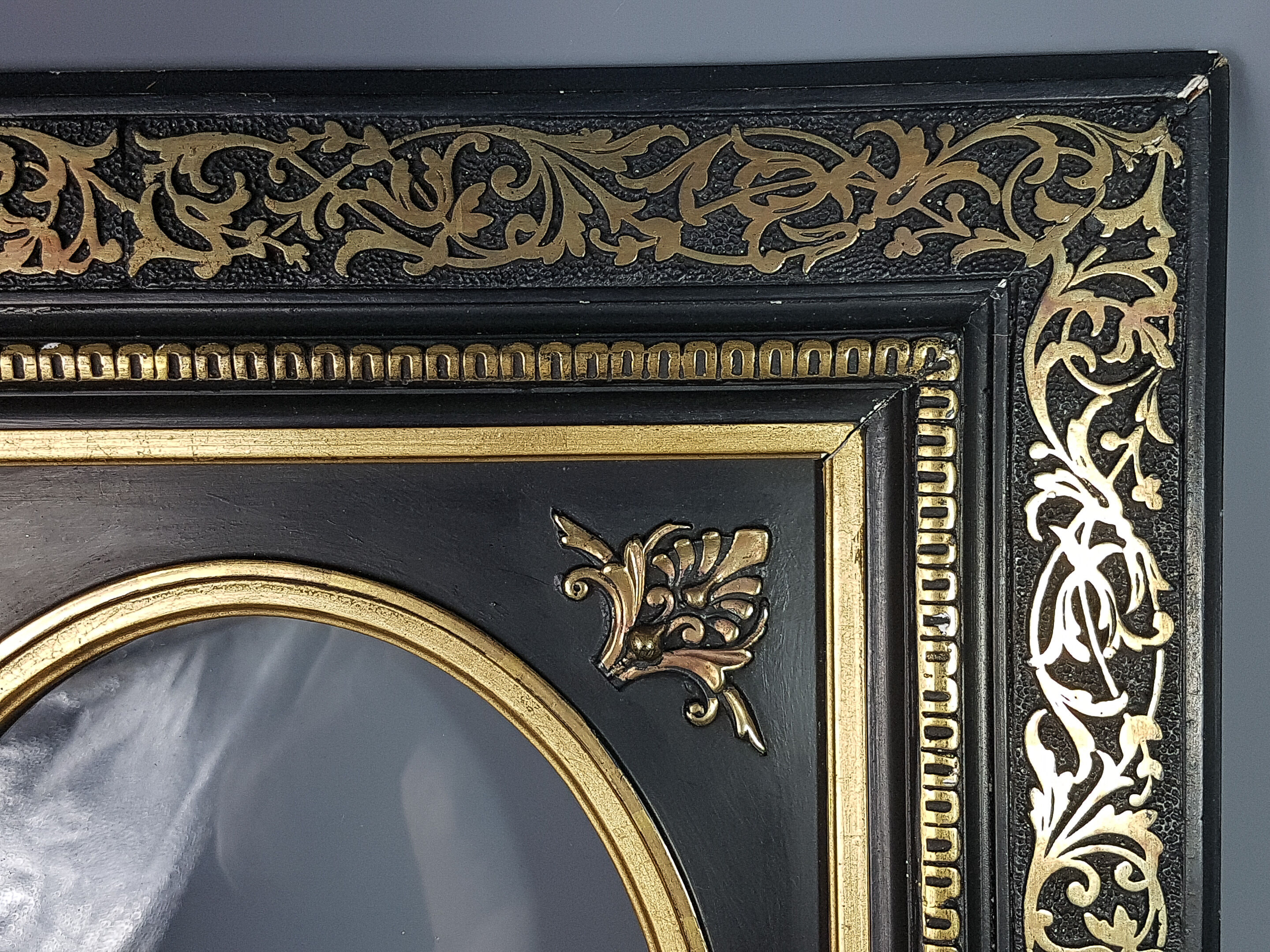 Napoleon III black and gold laqué frame, oval view 46x40 cm