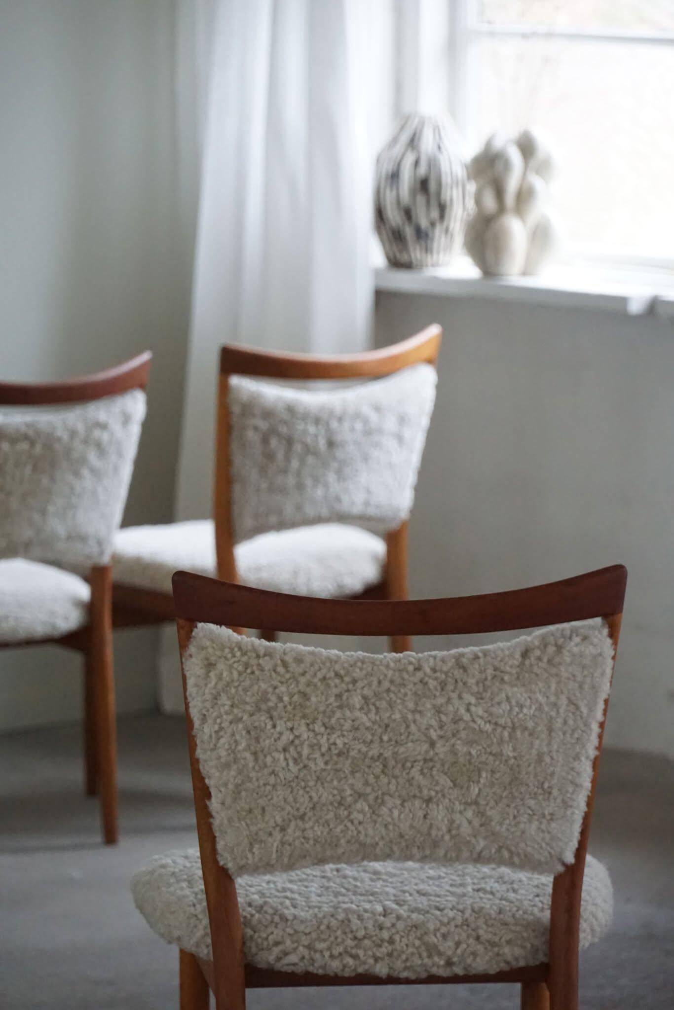 Ensemble de 6 chaises danoises modernes en chêne et laine d'agneau, modèle SW86 par Finn Juhl, 1953