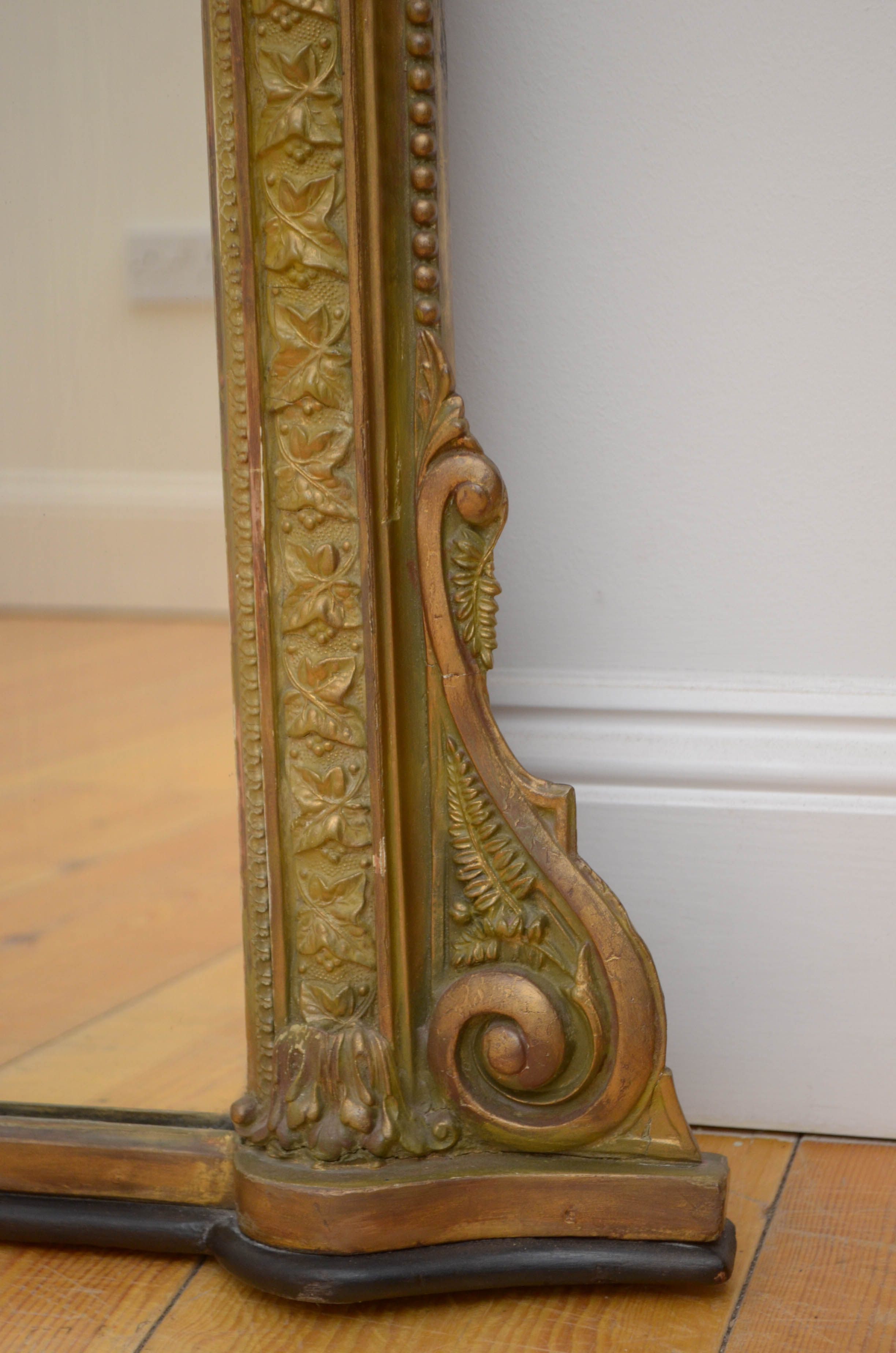 Victorian giltwood wall mirror - 112x121cm