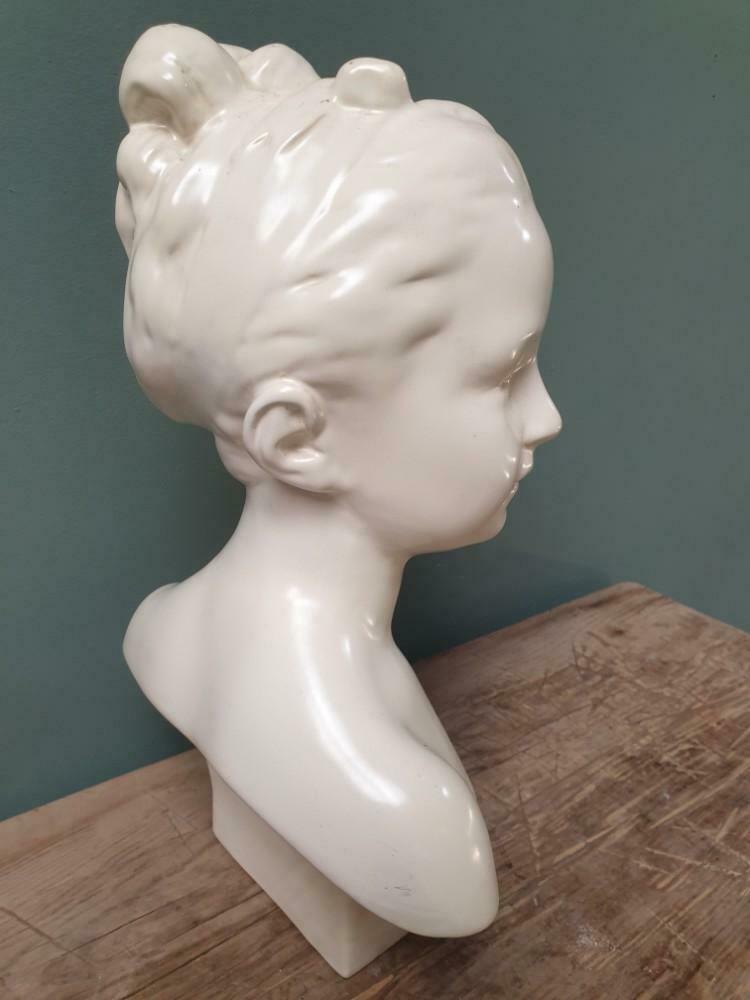 Bust image young girl Biscuit