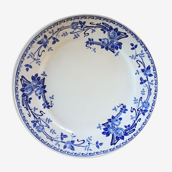 Plate with decoration of flowers