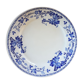 Assiette en faïence à décor de fleurs