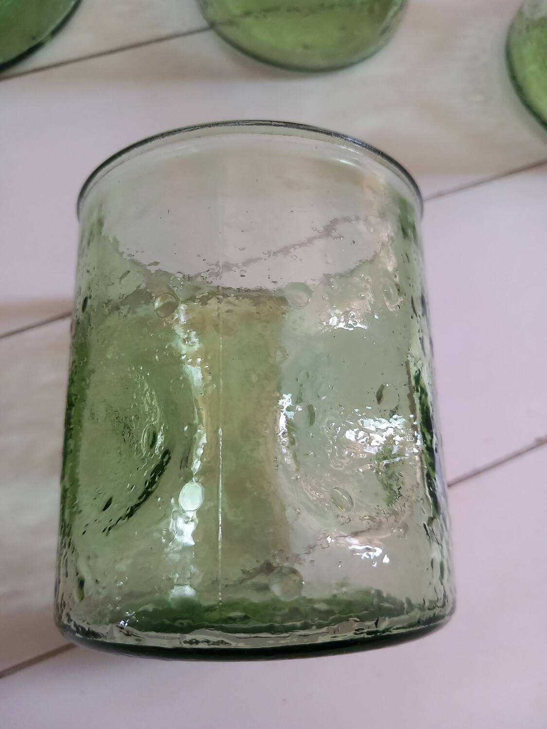 Carafe and 8 old glasses in bubble molded glass