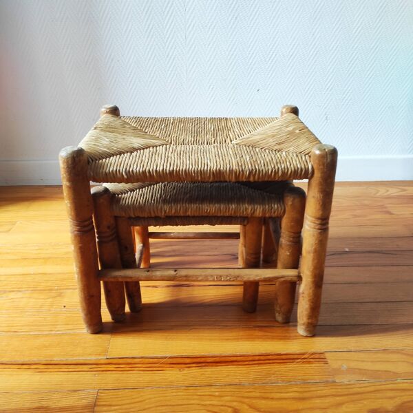 Suite de 3 petits bancs / tabourets en bois et paille Vintage 60-70