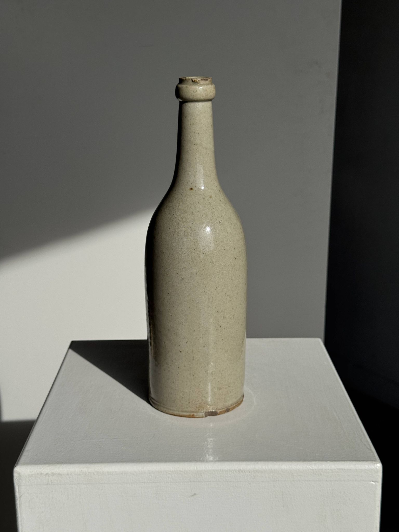 Bouteille vintage en grès beige moucheté H31