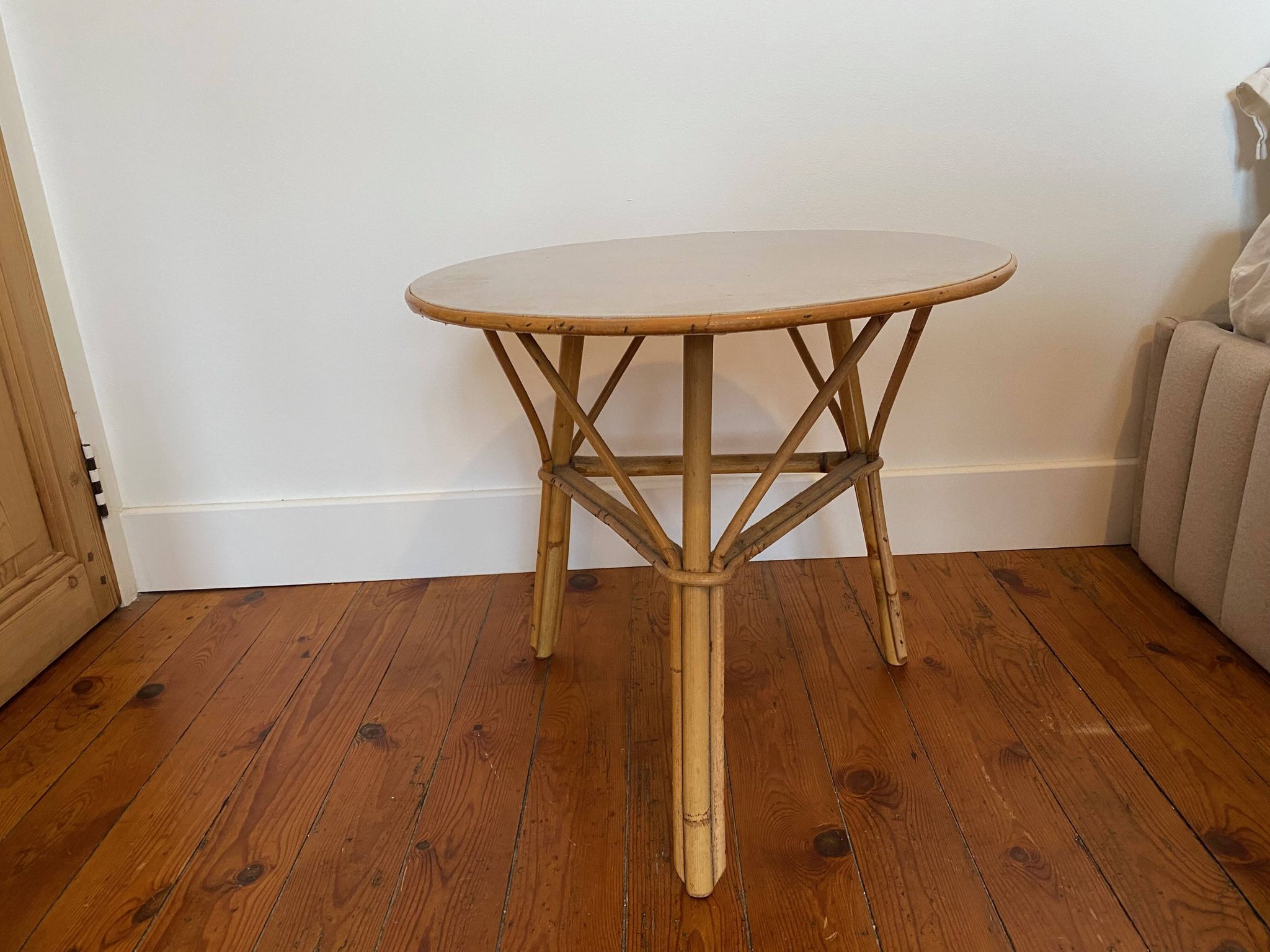 Set of table + children's chair in rattan.