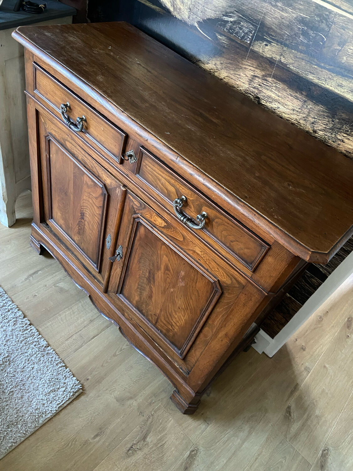 Two-door buffet