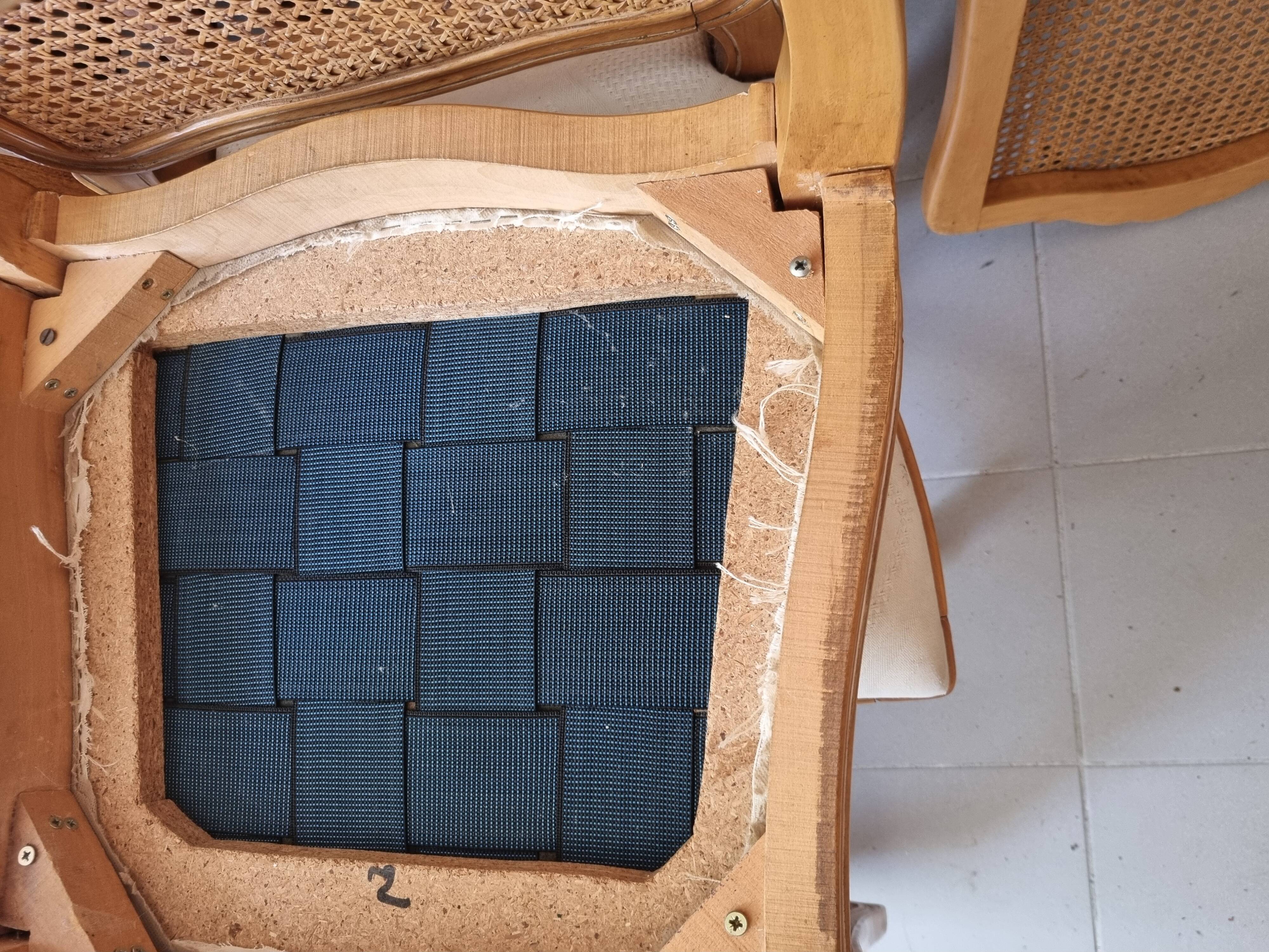 4 chaises en bois cérusé et dossier canné