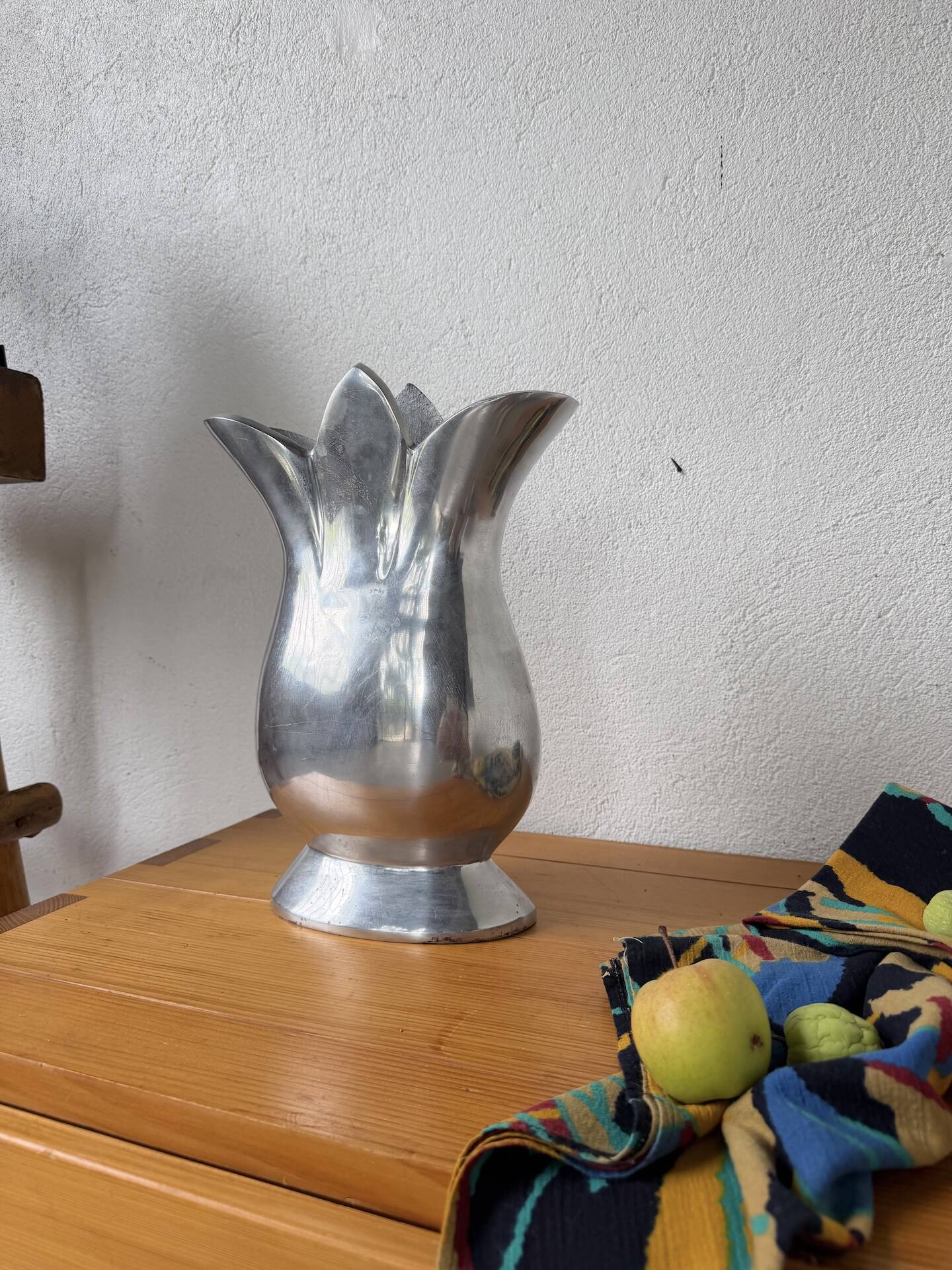 Aluminium fountain vase