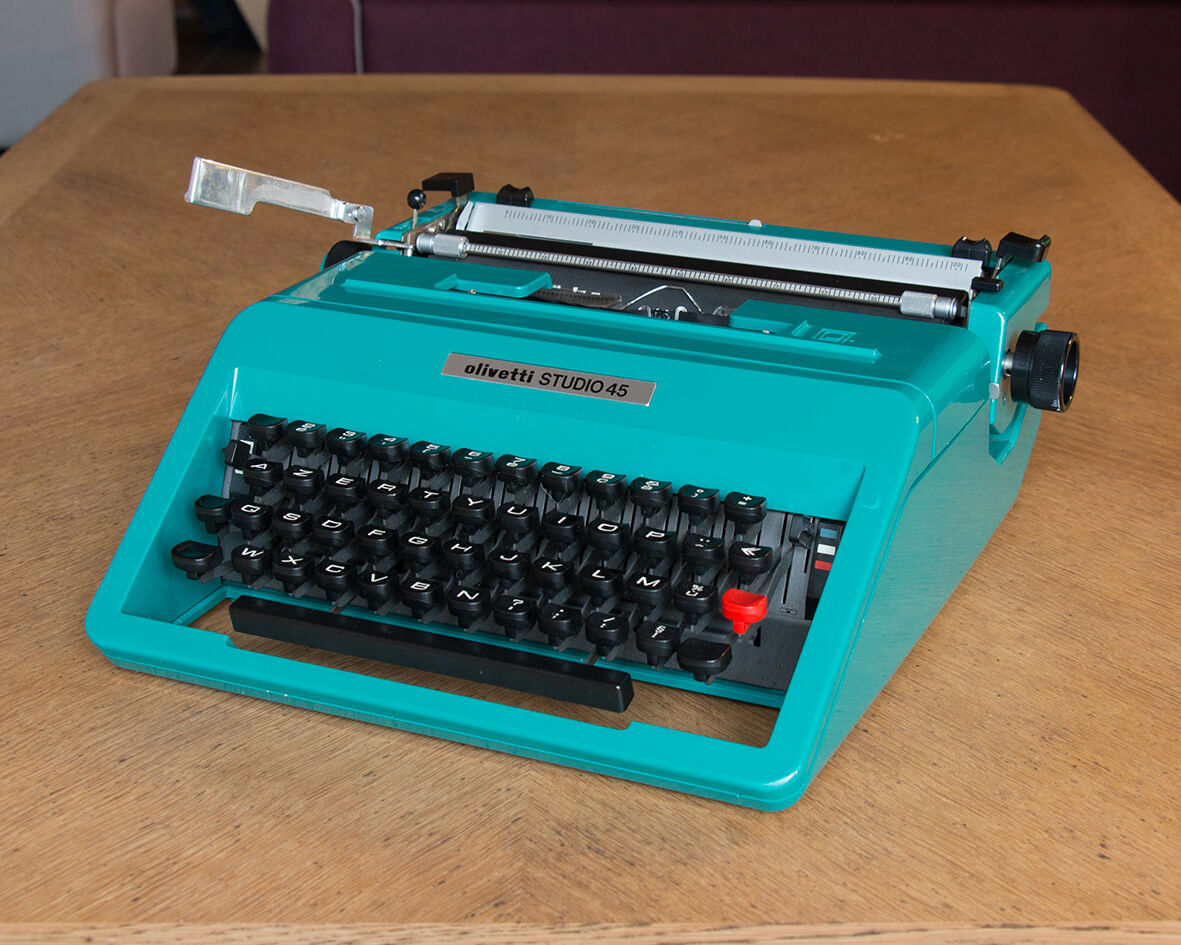 Machine à écrire Olivetti Studio 45