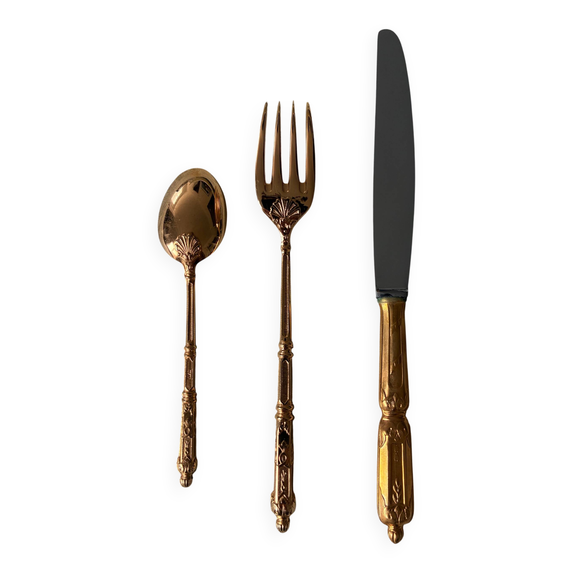 Golden metal dessert service