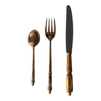 Golden metal dessert service