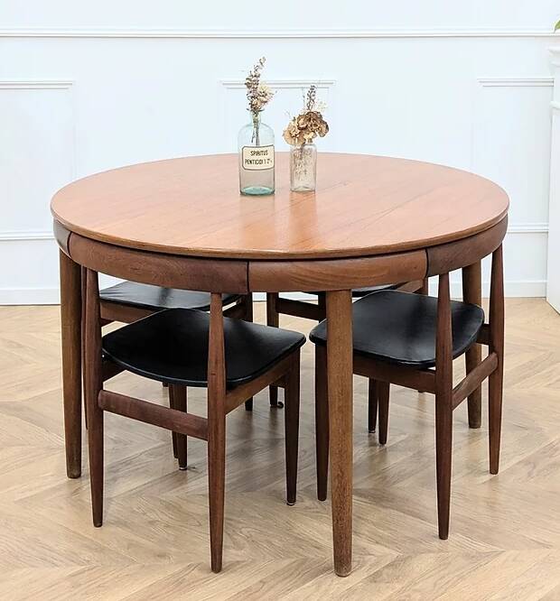 Roundette table and chairs by Hans Olsen