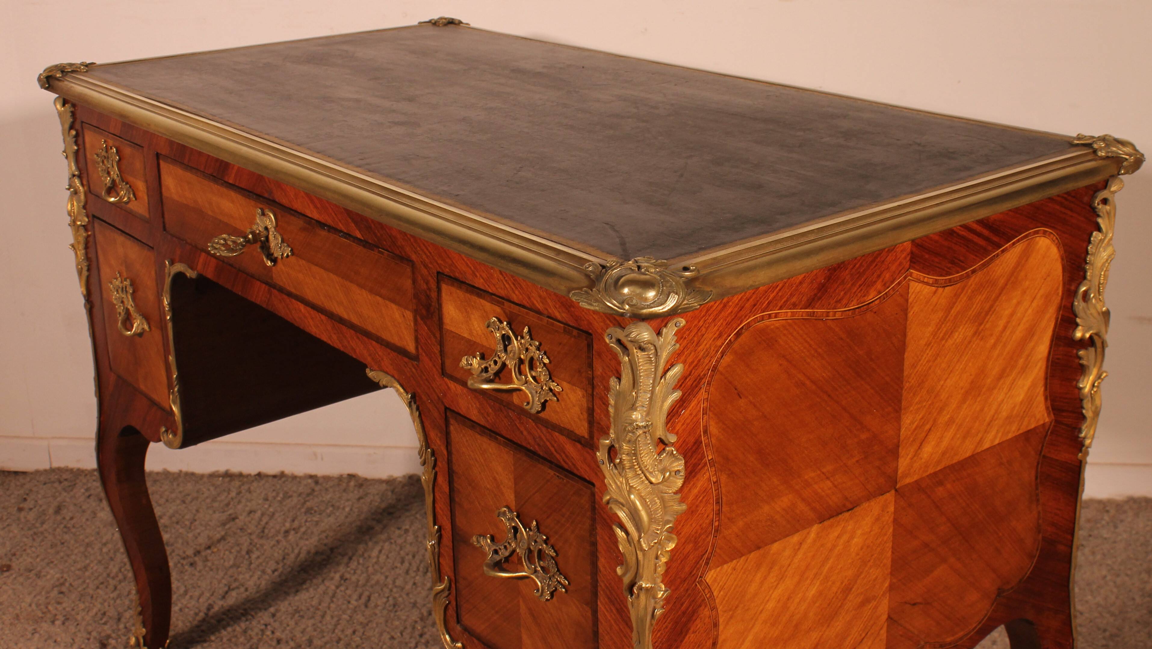 Small Double-Sided Writing Desk in Rosewood in Louis XV style from the 19th century.