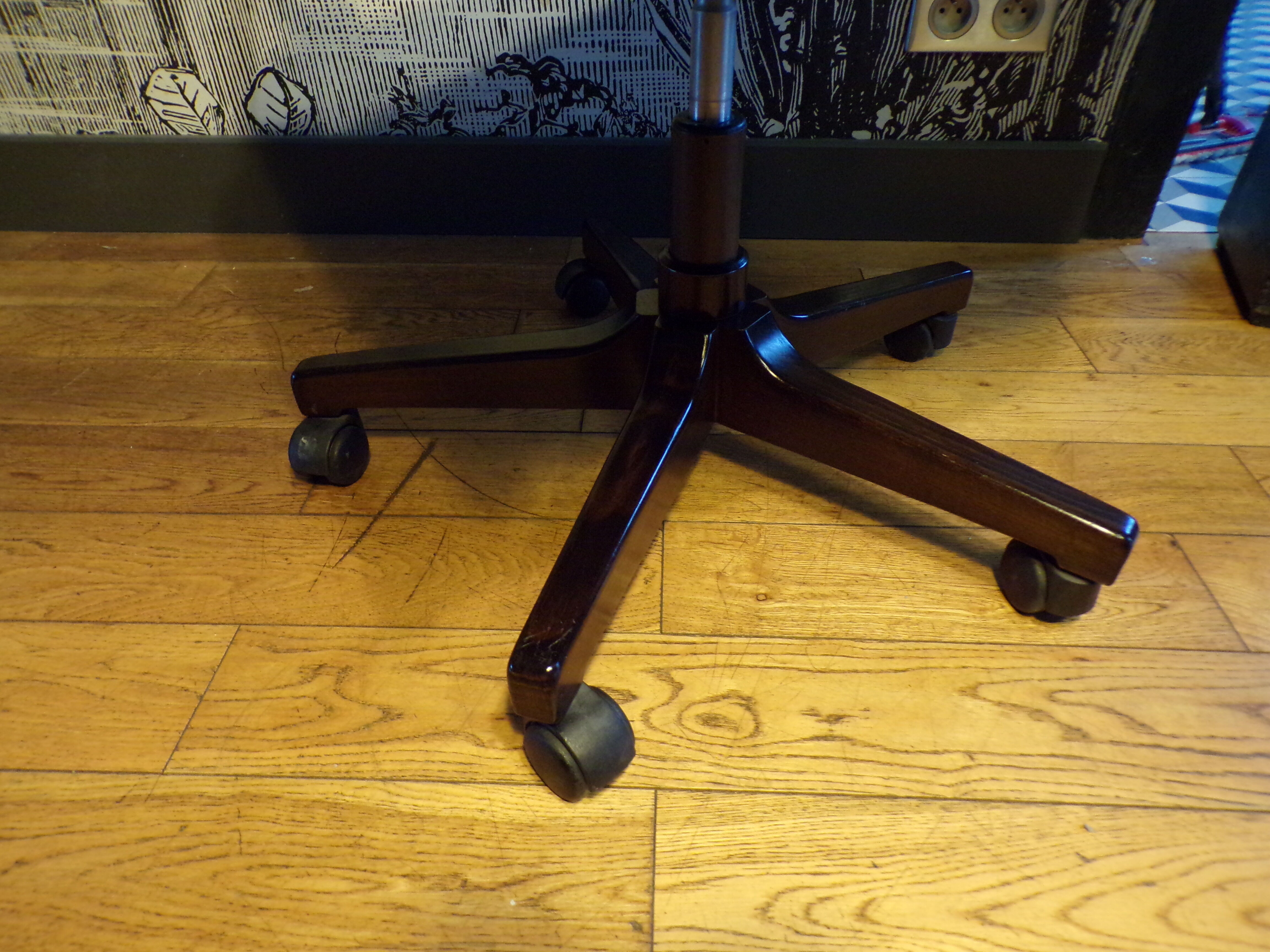 Vintage cofemo leather chair