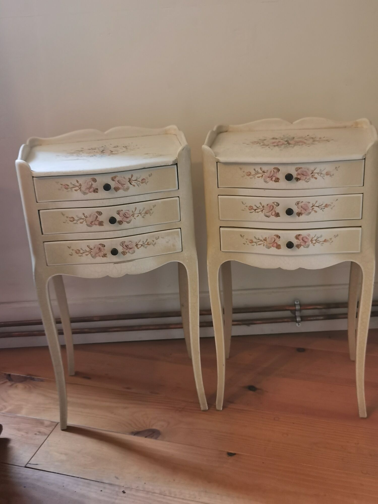 Pair of bedside tables louis XV style XX th century, painted floral decoration