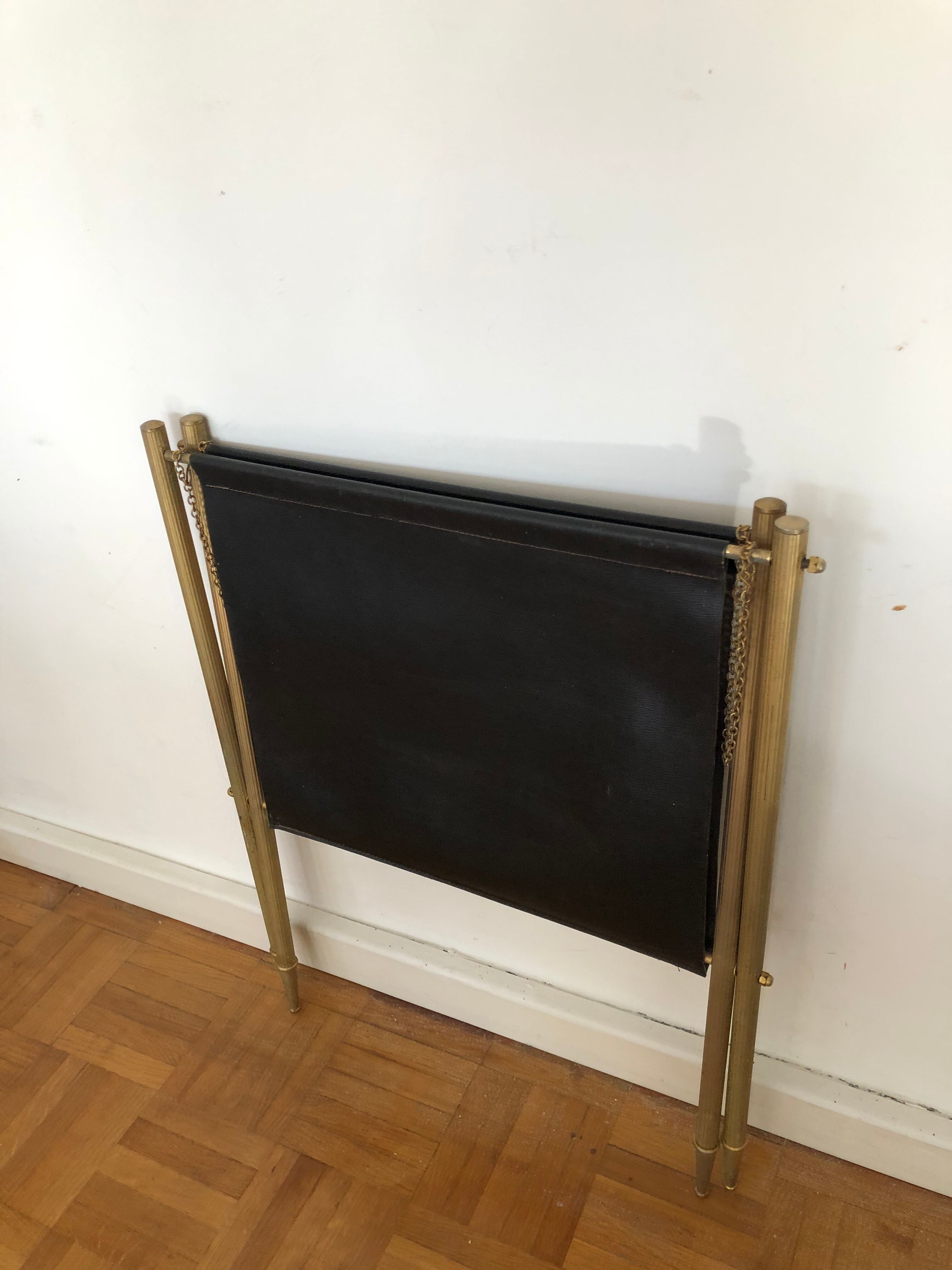 Porte revues vintage cuir et métal doré