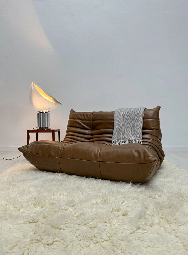 Canapé 2 places en cuir Togo vintage original par Michel Ducaroy pour Ligne Roset