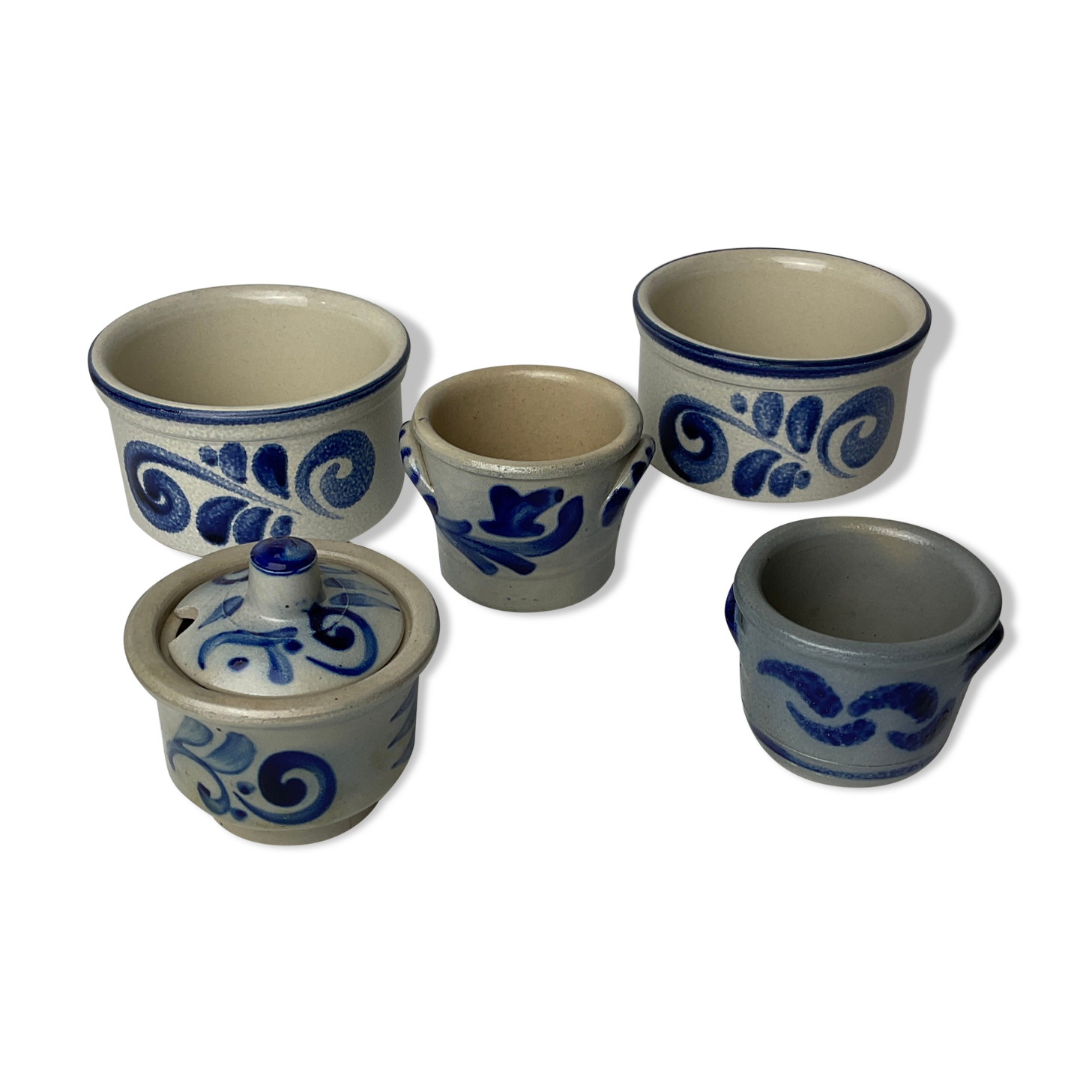 Series of 5 small blue sandstone pots