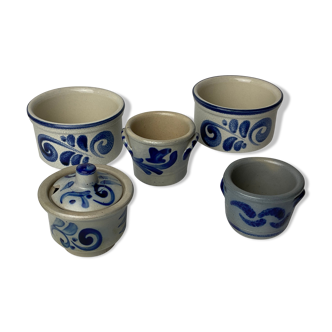 Series of 5 small blue sandstone pots