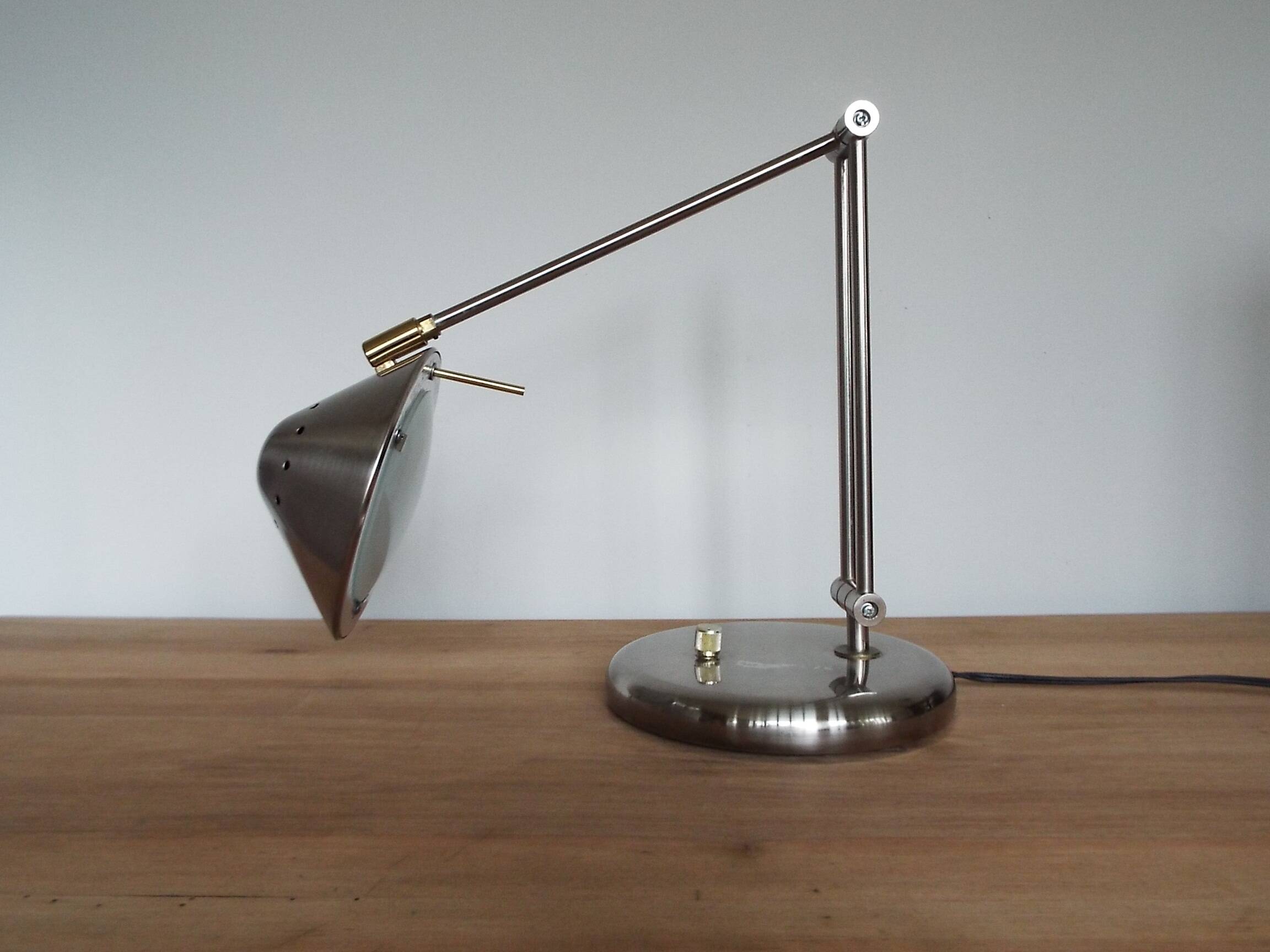 Tensor articulated desk lamp