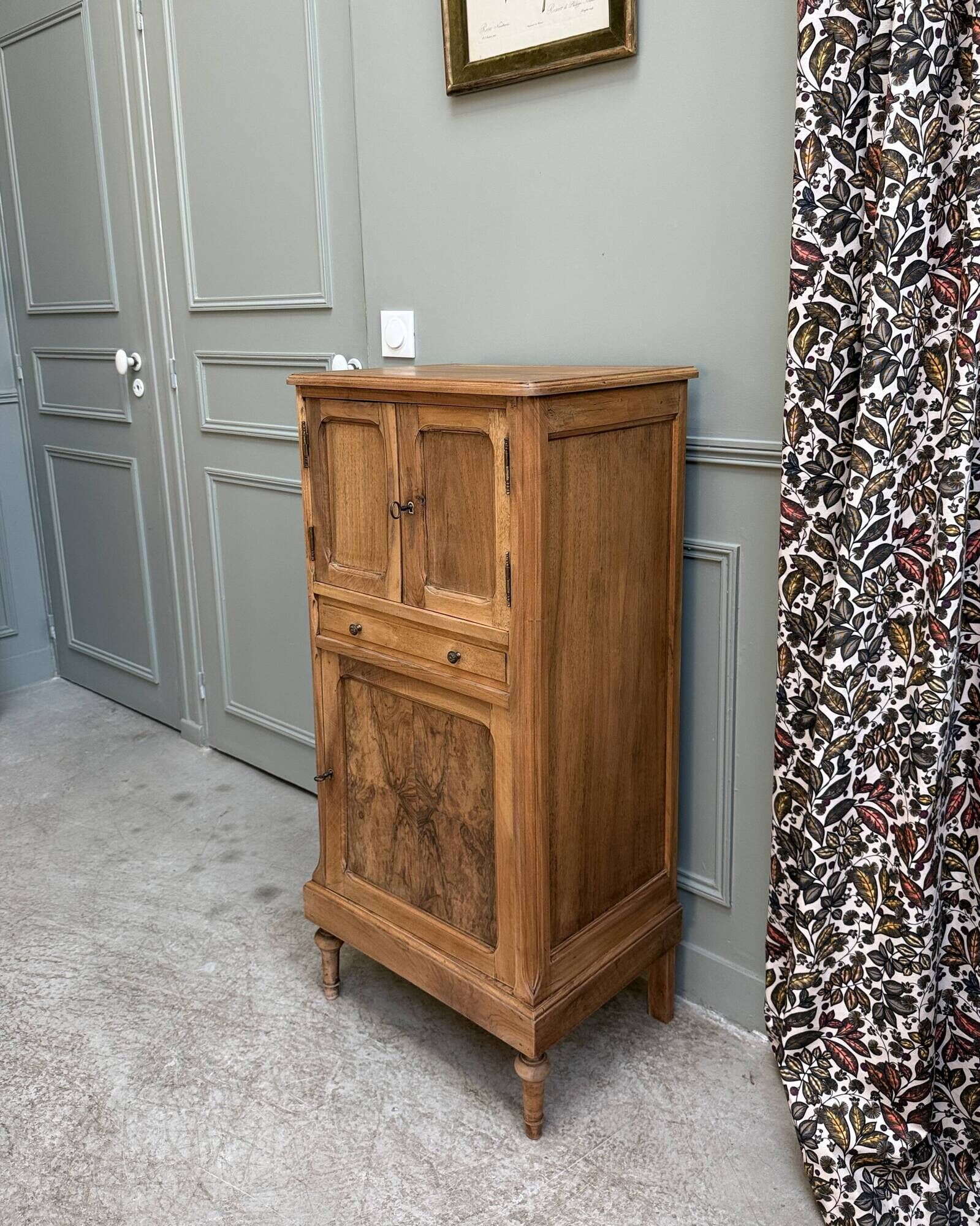 Small high buffet in walnut (renovated)