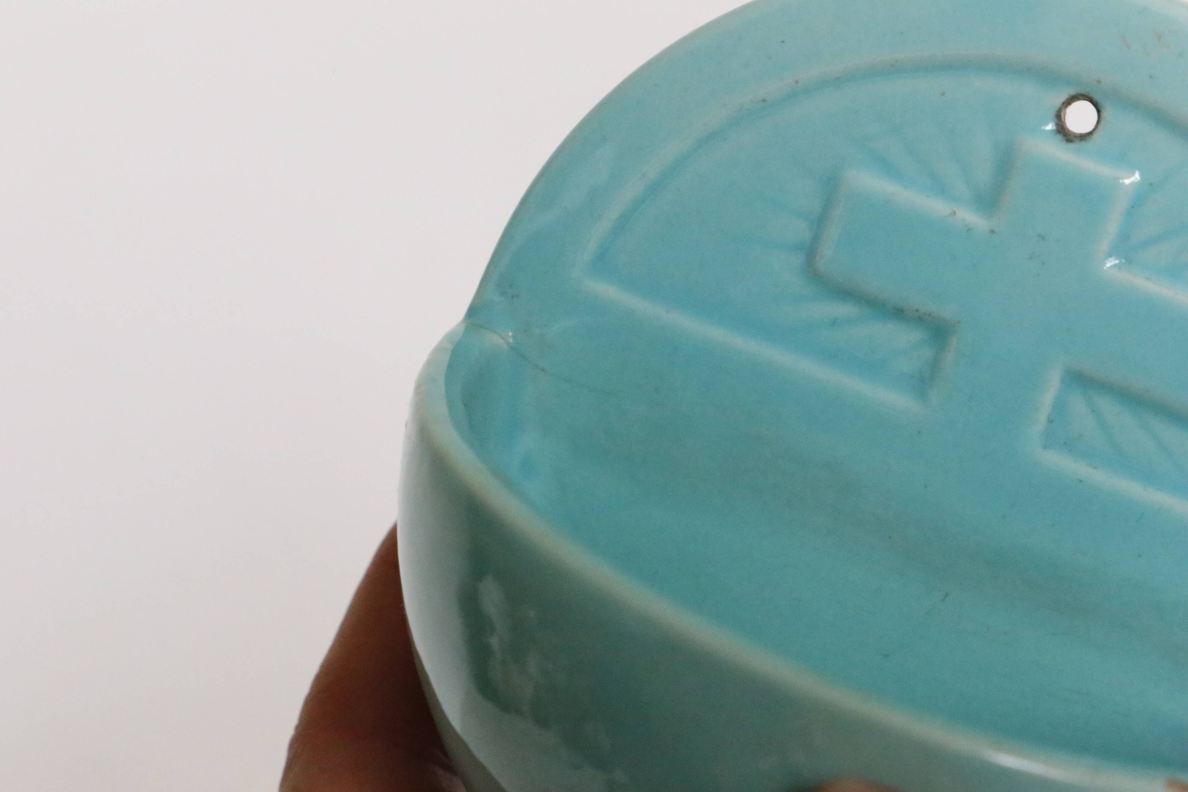 Bénitier en faïence de Desvres, 1980