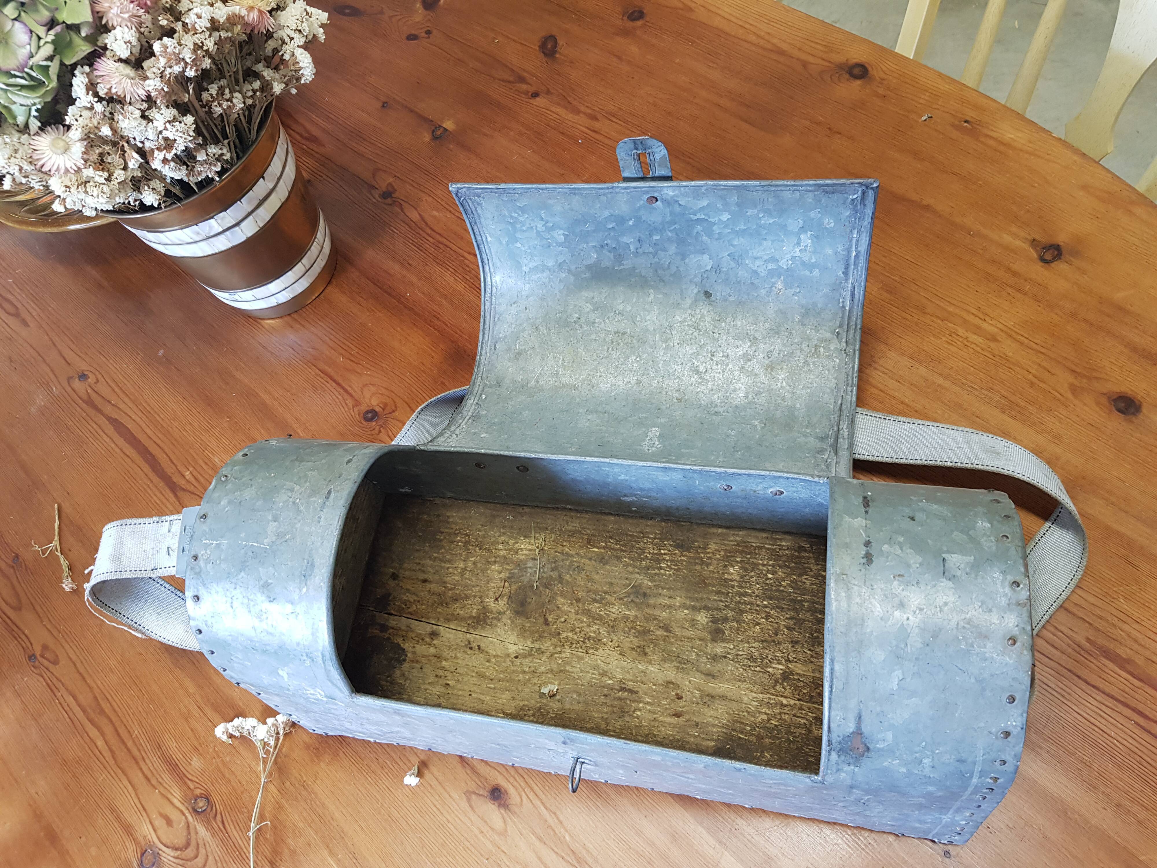 Caisse d'ouvrier ancienne zinc