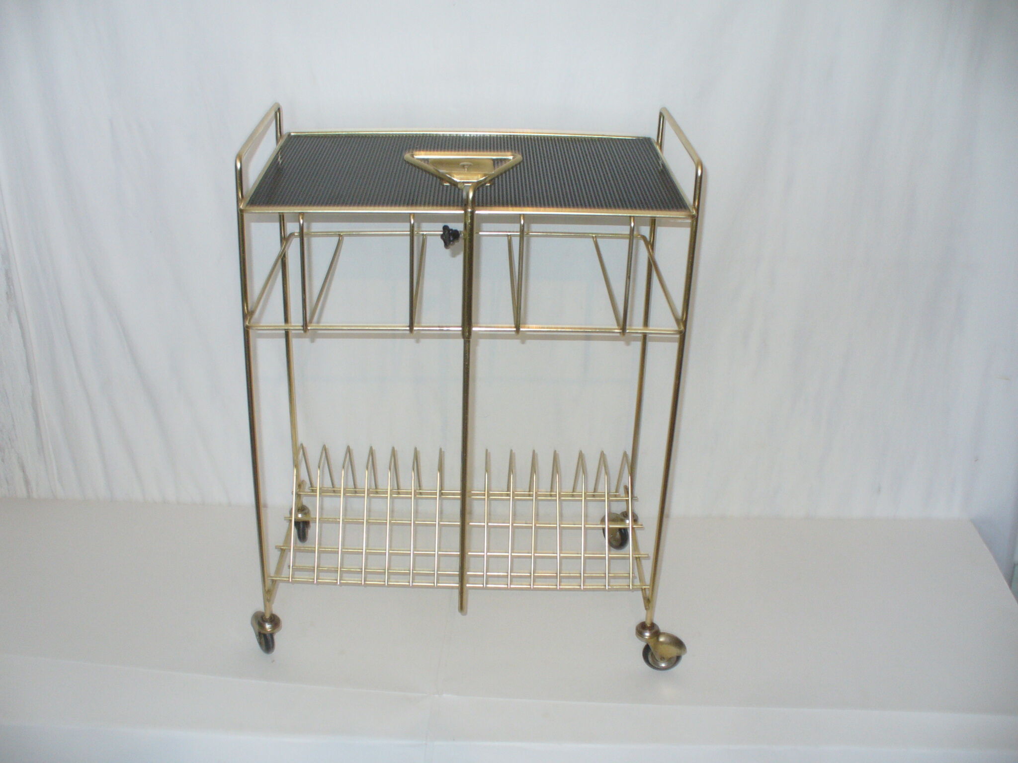 Table roulante porte vinyle, électrophone des années 50