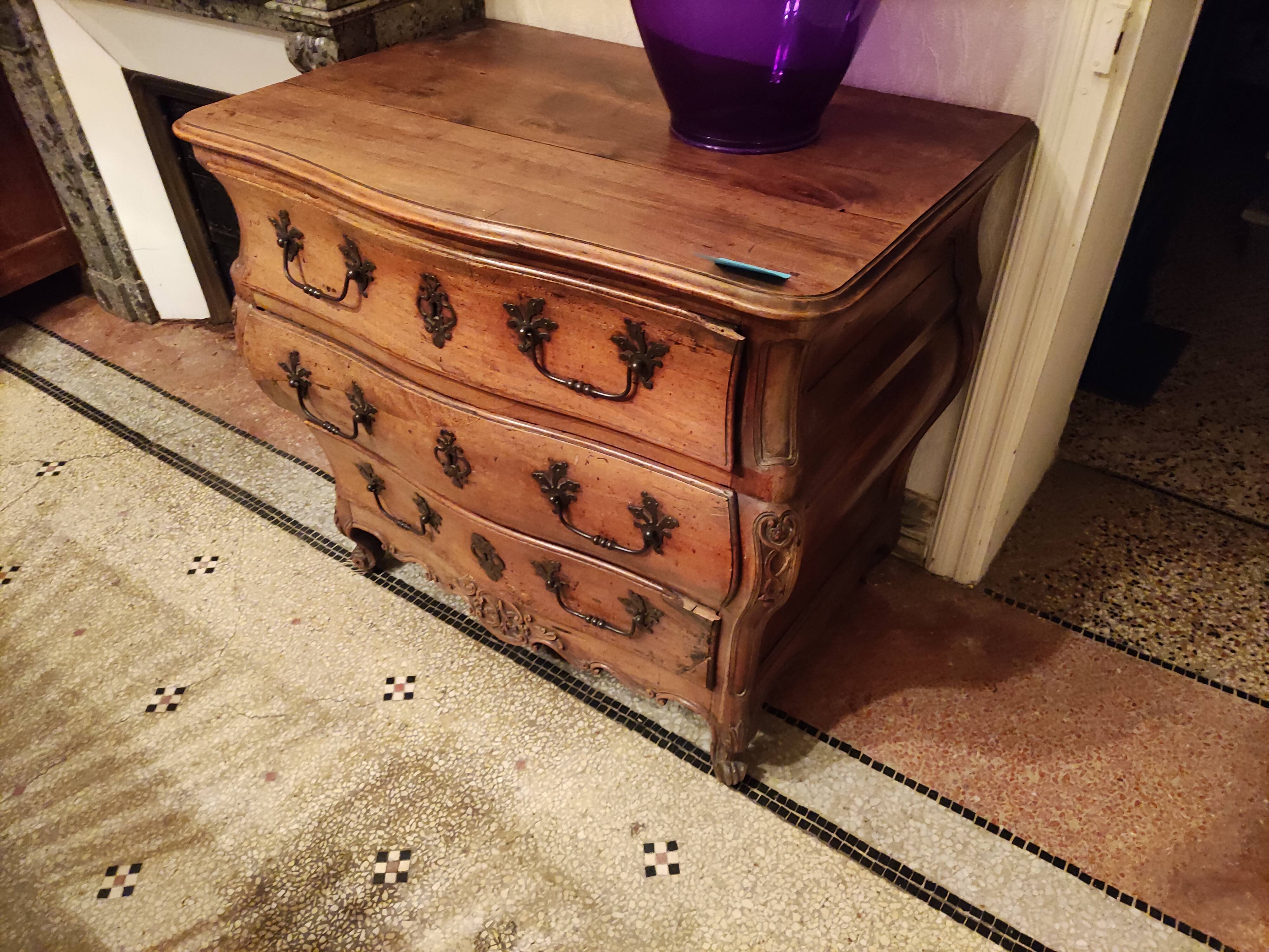 Bordeaux walnut tomb commode Louis XV