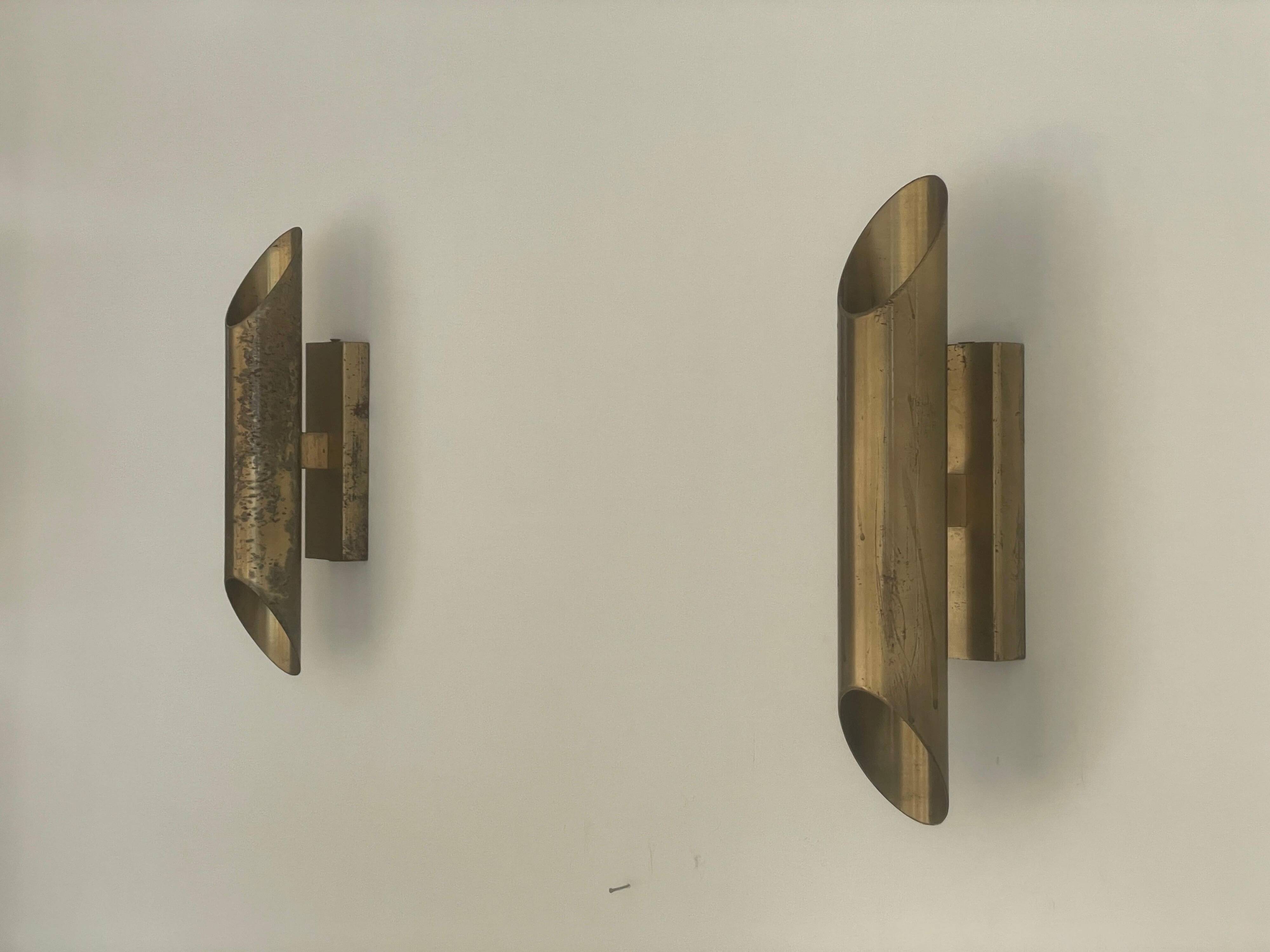 Pair of brass wall lights with Italian mid-century design, 1960, Italy.