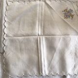 Nappe et serviettes en soie grège brodée de motifs cachemires  en couleur