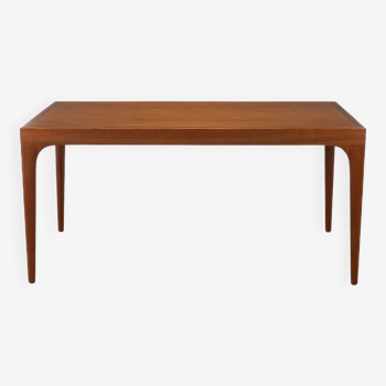 Extendable dining table in teak by Johannes Andersen for Uldum Møbelfabrik