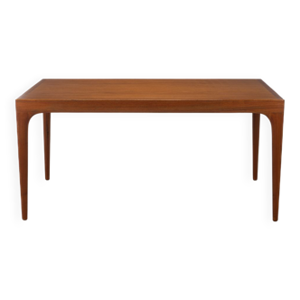 Extendable dining table in teak by Johannes Andersen for Uldum Møbelfabrik