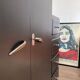 Armoire asymétrique peinte en noir