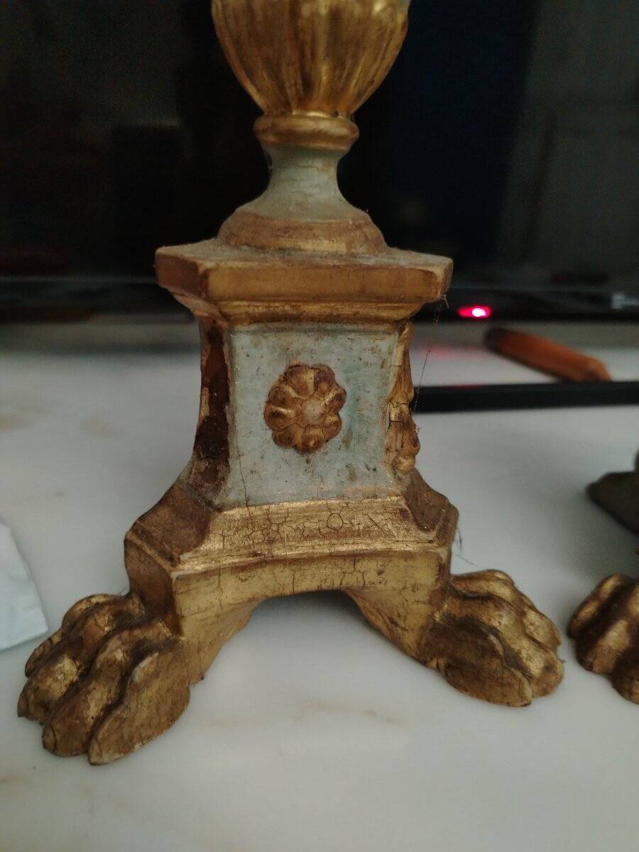 Pair of antique candlesticks in carved wood with acanthus leaf decoration