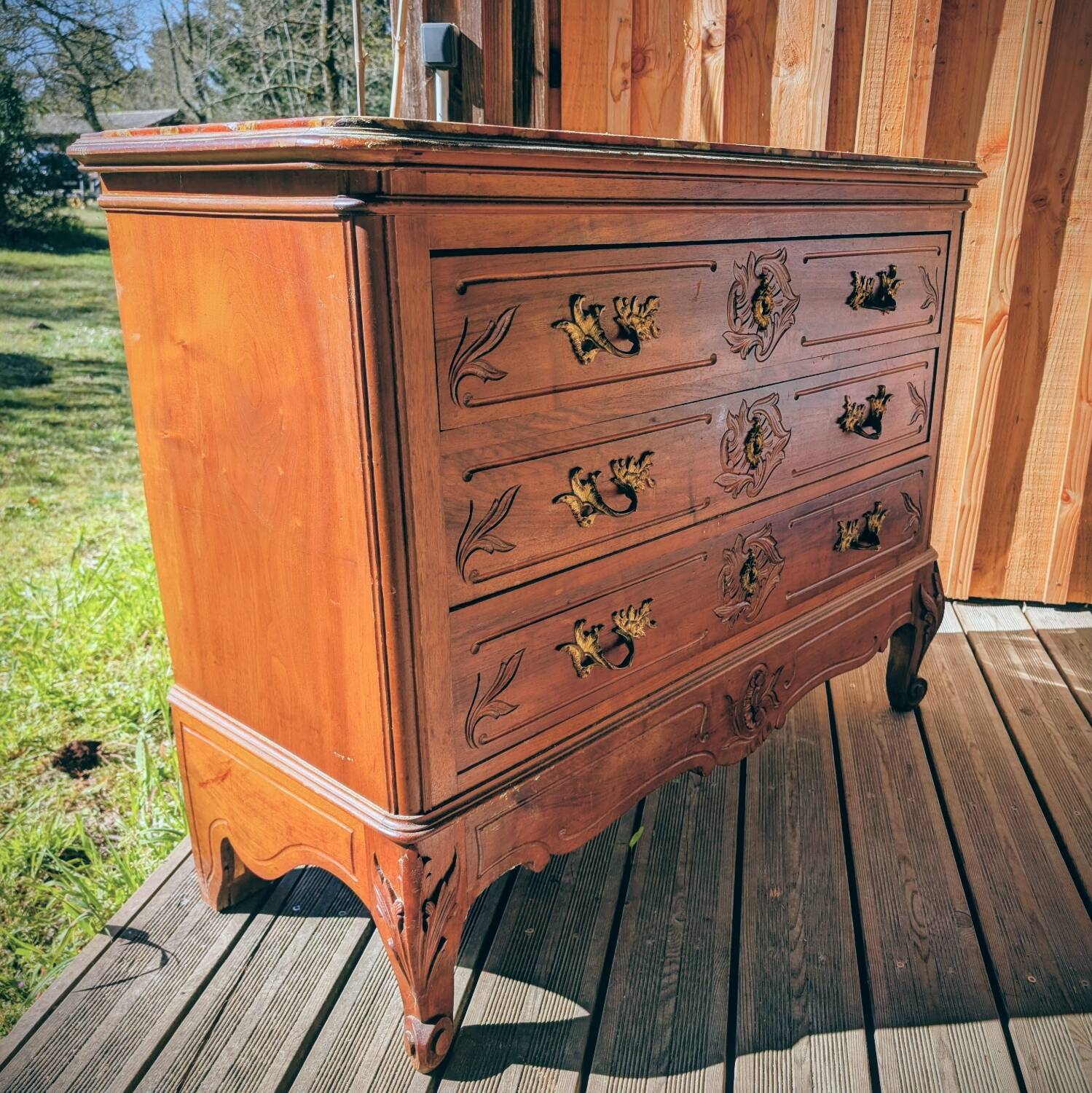 Majestic Louis XV Chest of Drawers in Walnut and Royal Red Marble – 19th Century