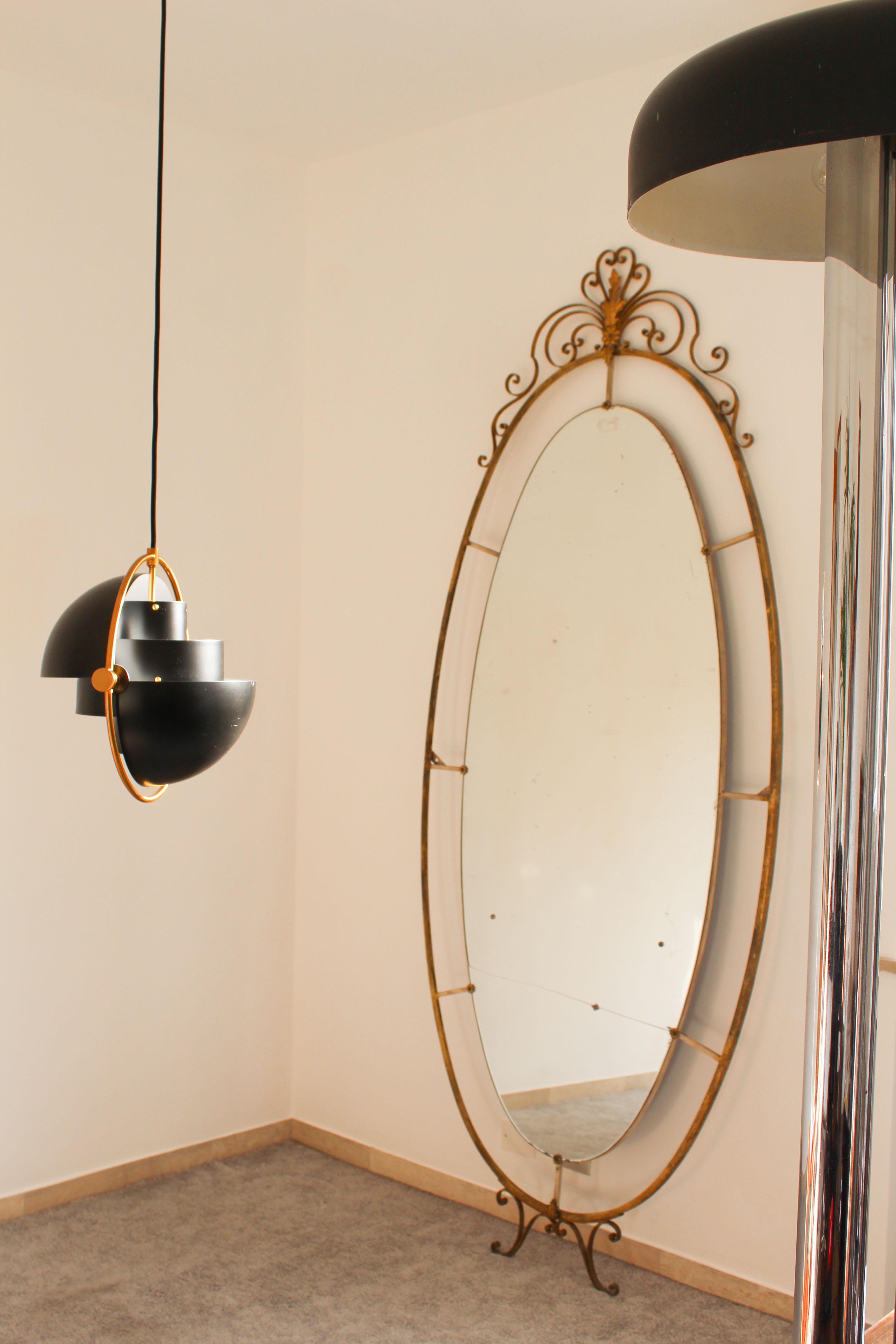 Oval mirror in art deco brass, Italy 1940s.