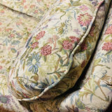 Flowered canapé in chic Grandmother style